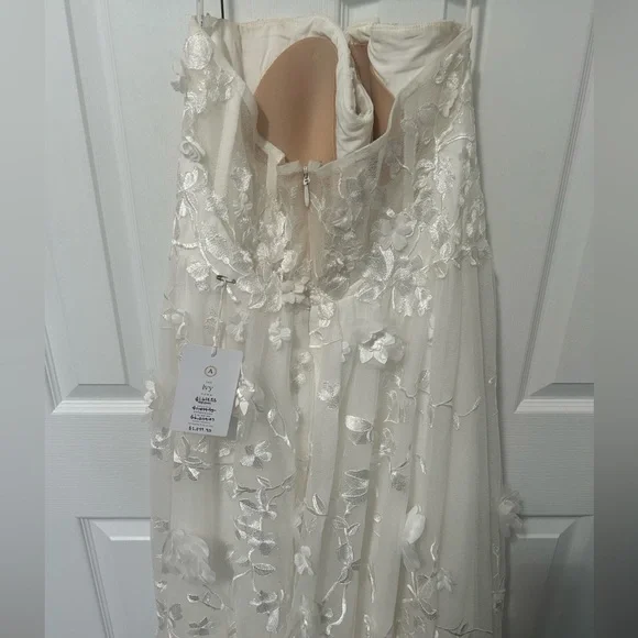 Anthropologie “The Ivy” Ivory Strapless Wedding Dress